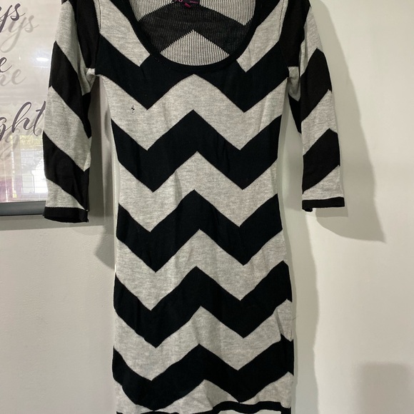 Black and Gray Chevron Long Sleeve Dress - Picture 1 of 4
